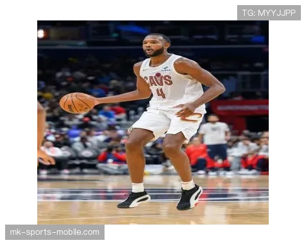 埃文·莫布里内线防守显著提升球队篮板率与禁区得分效率